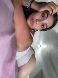 boobieesX28's Offline Chat Room