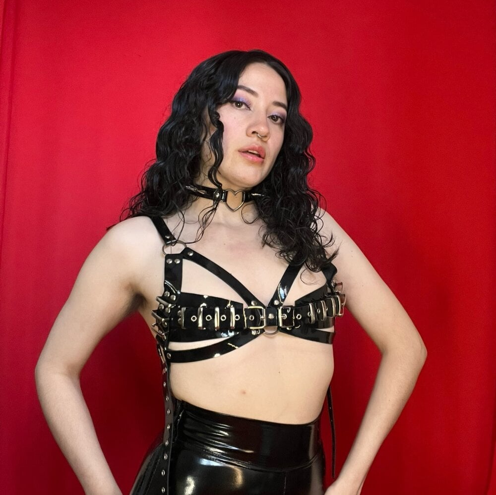 sexlivecamsites.com tanya_worldbondage livesex profile in latino cams