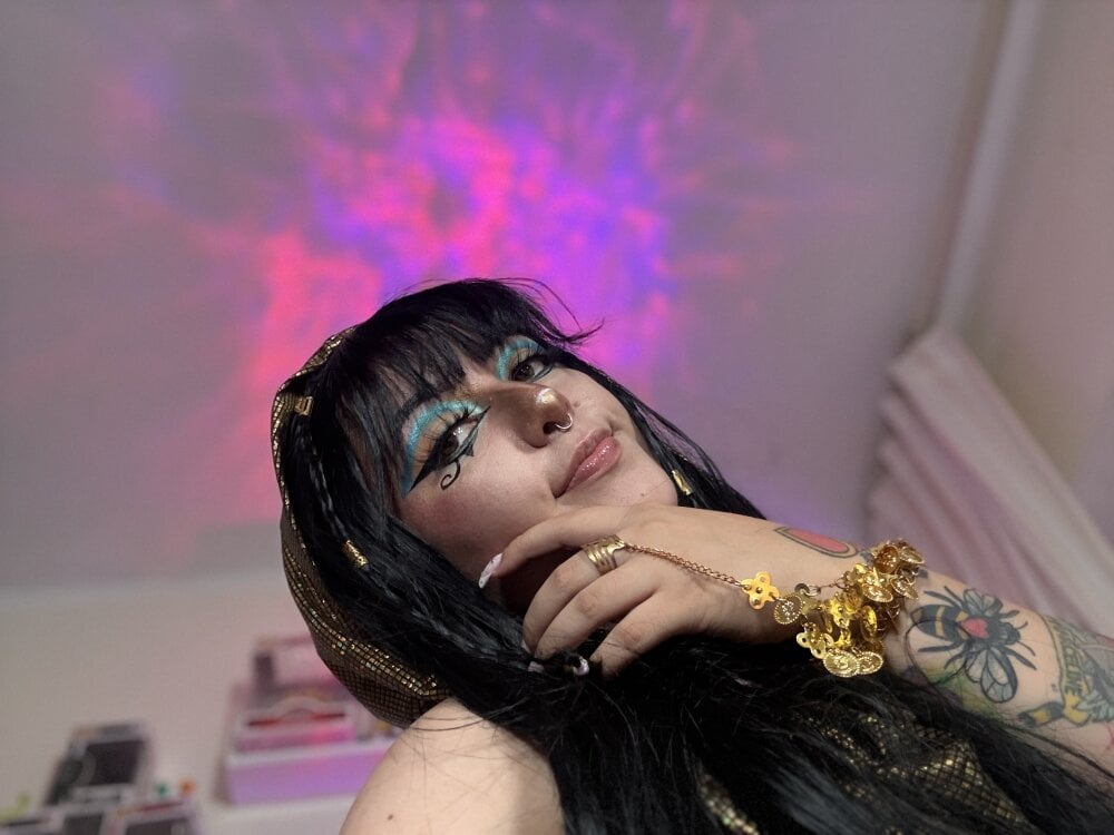 bestlivesexchat.com makii_33 livesex profile in latino cams