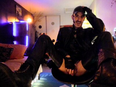 leatherz69 private show