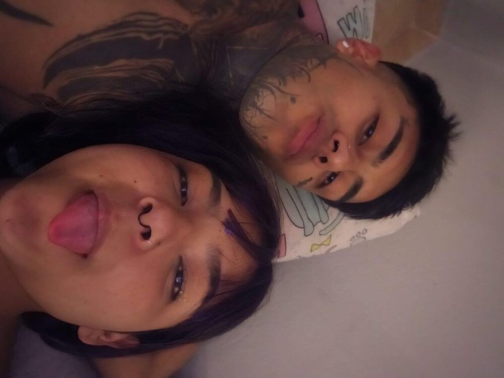 Saotome_And_Venus' Offline XXX Chat