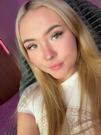 estheticgirl's Offline Chat Room