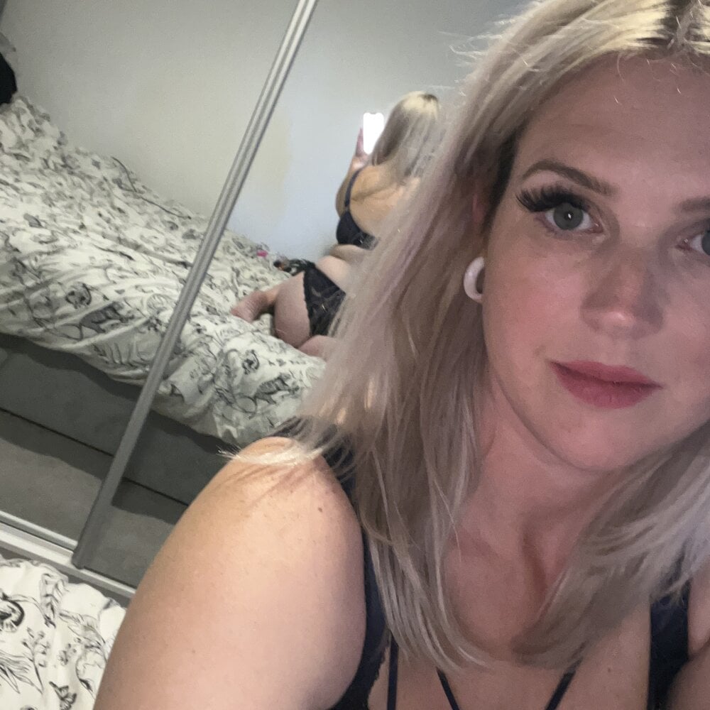 Flirty-Blonde-Bells