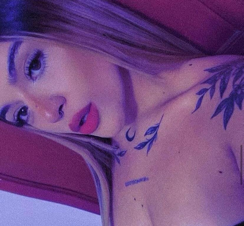 Watch  Ashley_Taylor8 live on cam at StripChat