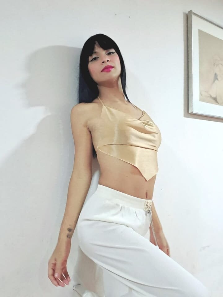 varoneza Adlı Modelin Çevrimdışı XXX Sohbeti