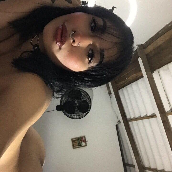 Vahiolet_Smith_'s Offline XXX Chat