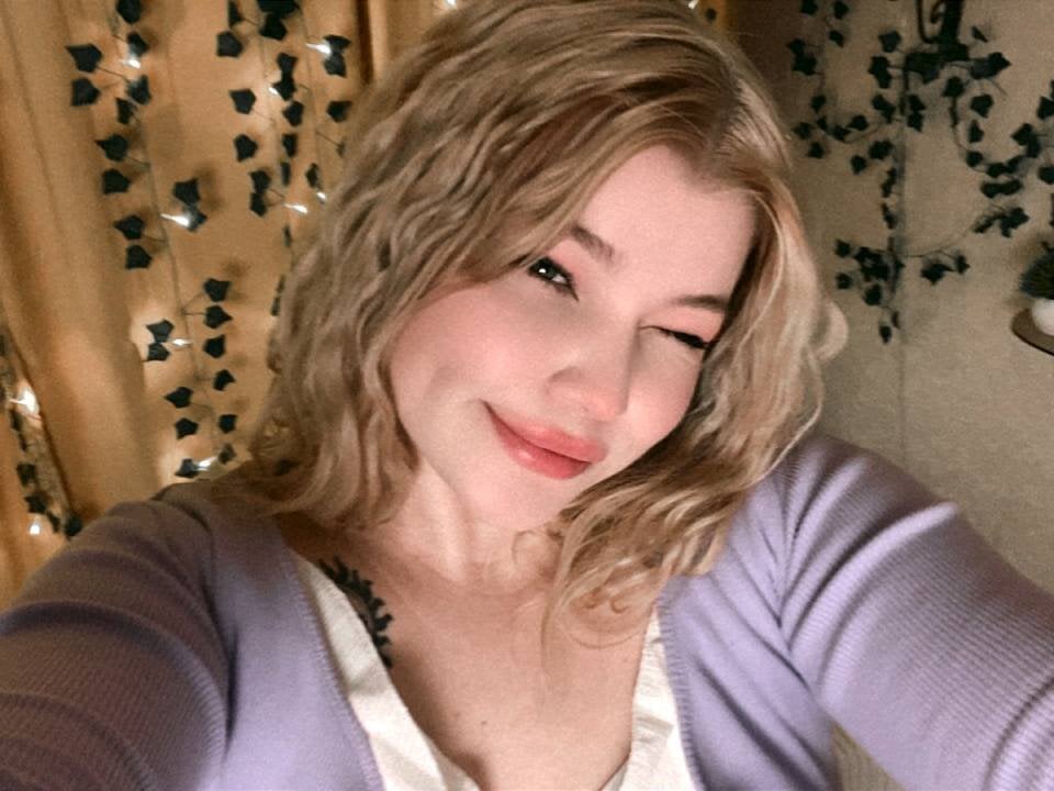 Bratz_Chloe_'s Offline Chat Room