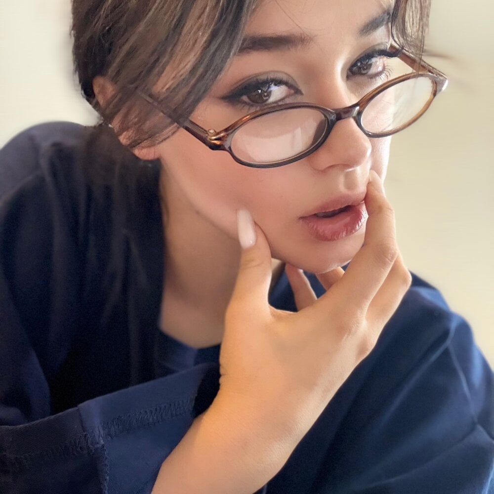 watchgirlcam.com violetmyersss livesex profile in italian cams