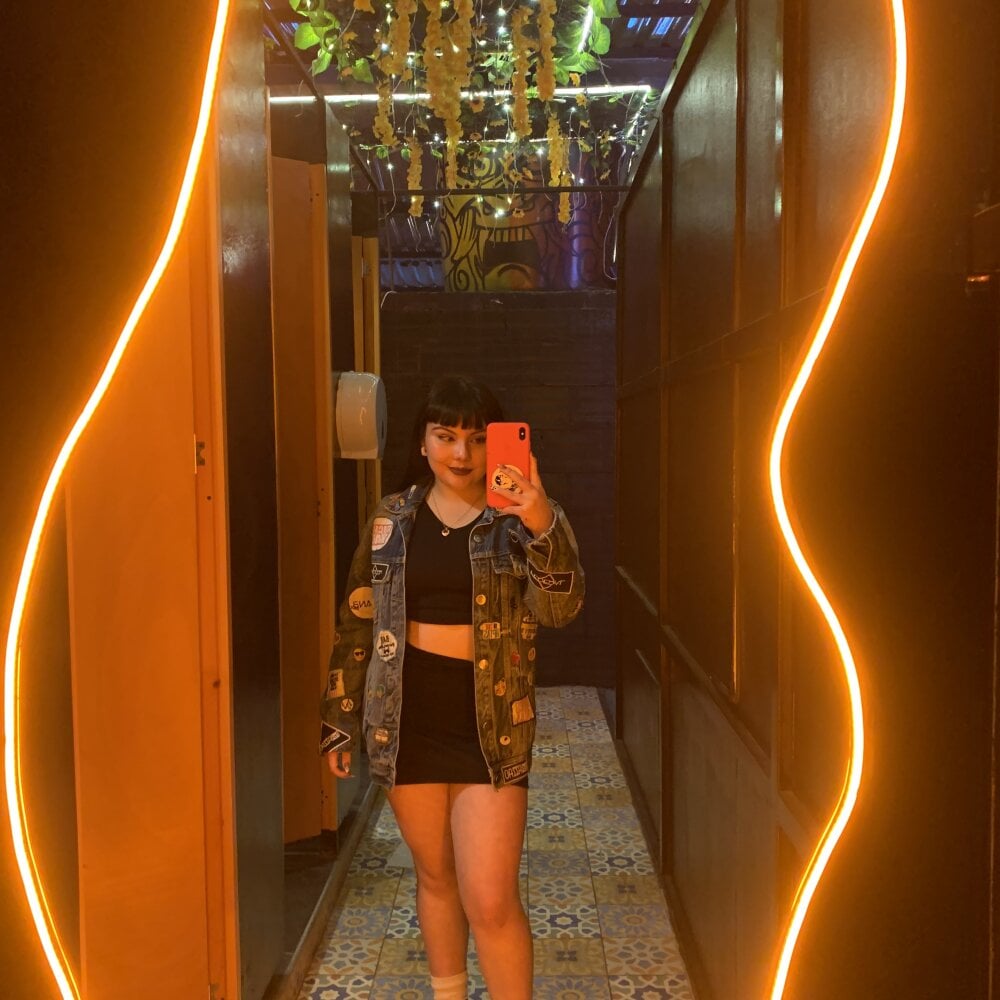 stripchat yuliks_ webcam profile pic via iluvcams.com