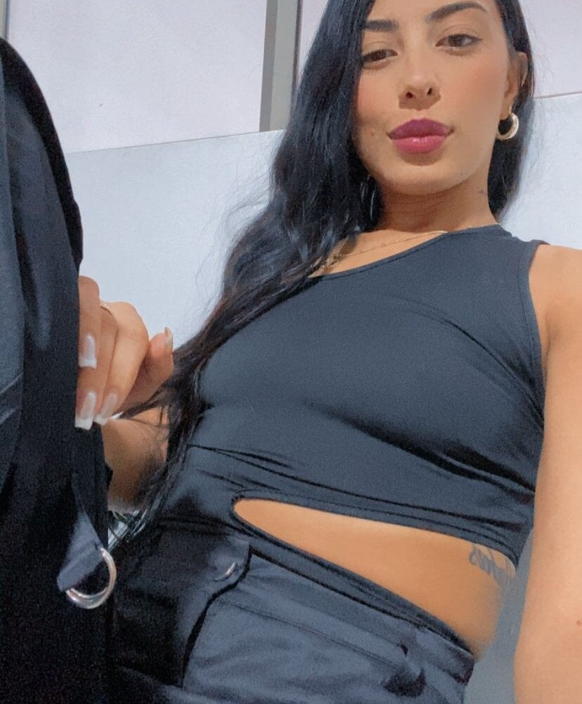 livestrip-joy.com abrilsantosxo livesex profile in slim cams