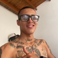 Huuking_96's Offline Chat Room