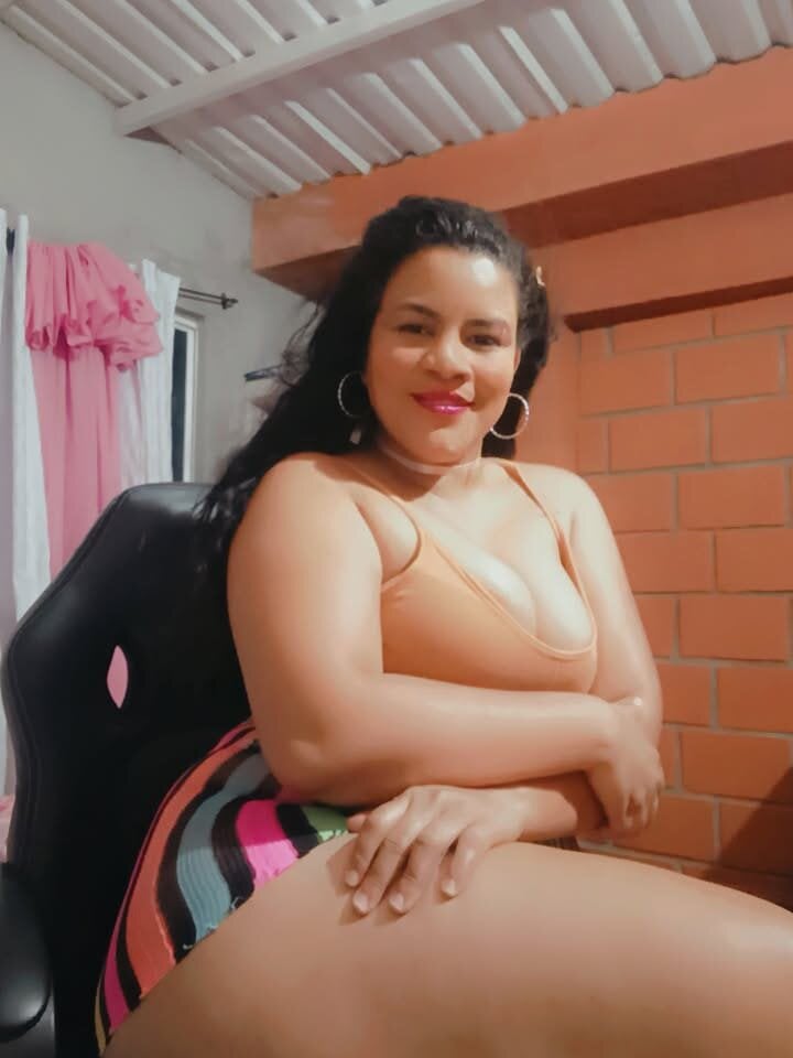 SolNovoa live cam model at StripChat