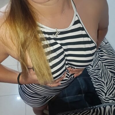 Image 1 of kata_77, female webcam model,  years old, on live webcam