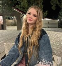 LilianHoward's webcam live show