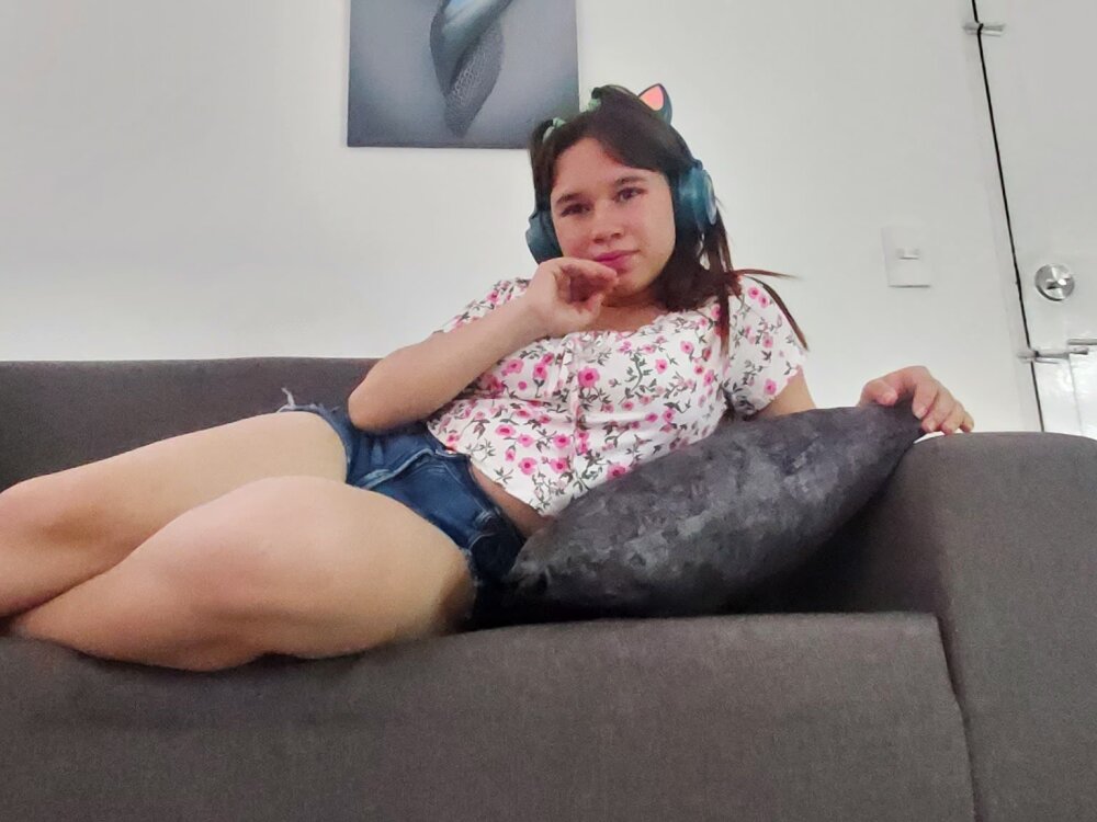 Yessi__ 🧠 nude show