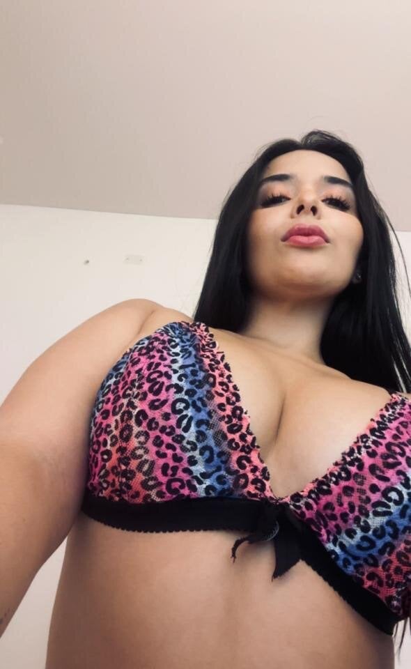 Watch  Miafalconx live on StripChat