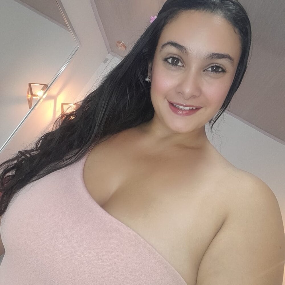 isaagiraldo from stripchat