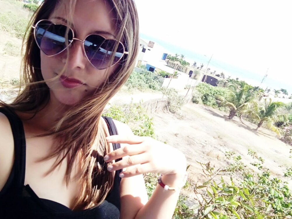 Watch GiaddaPink_ live on cam on StripChat