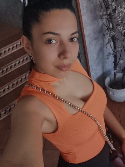 SoniaSummers 🈸 webcam chat