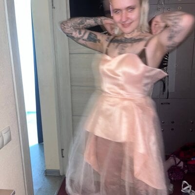 MonikaLowww Live Cam on StripChat