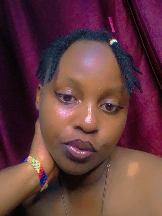 Live sex webcam photo for G_happiness #289809121