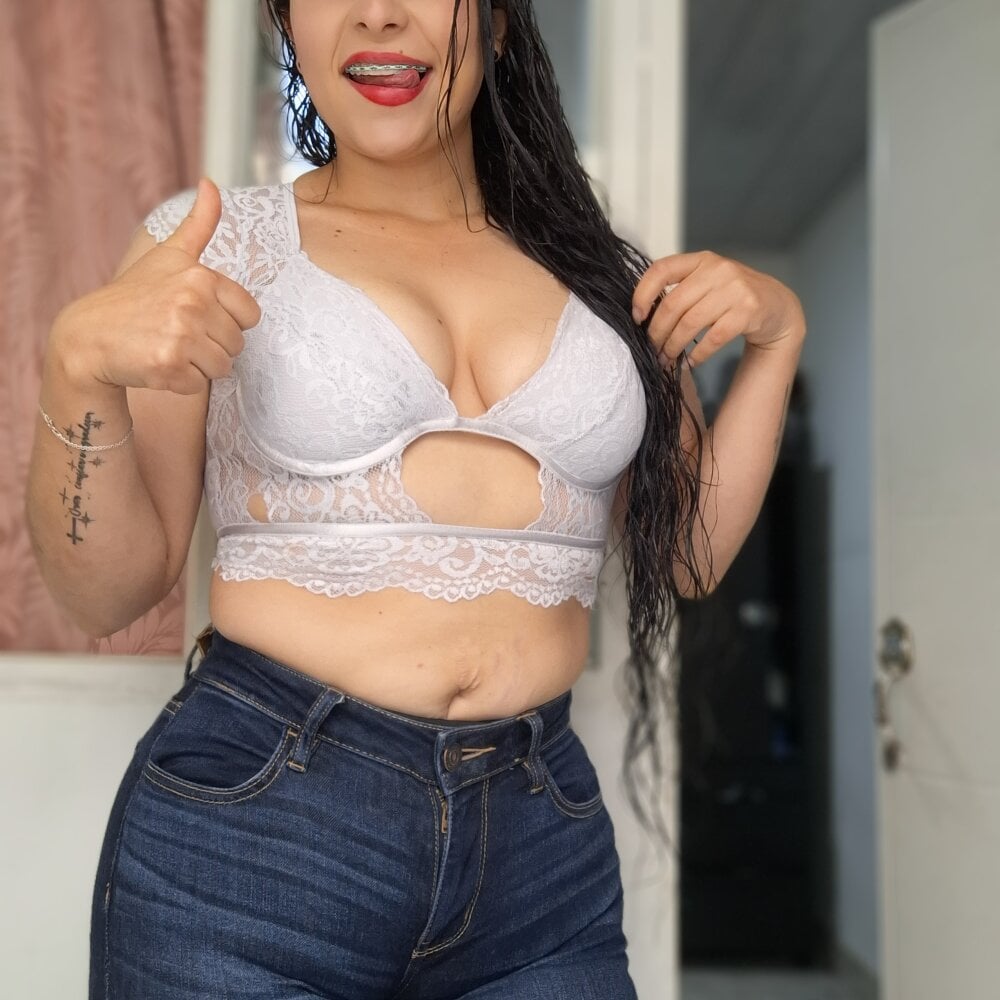 livesex.fan schirlomv livesex profile in curvy cams