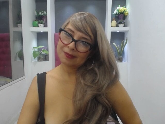 momyhotxx profile