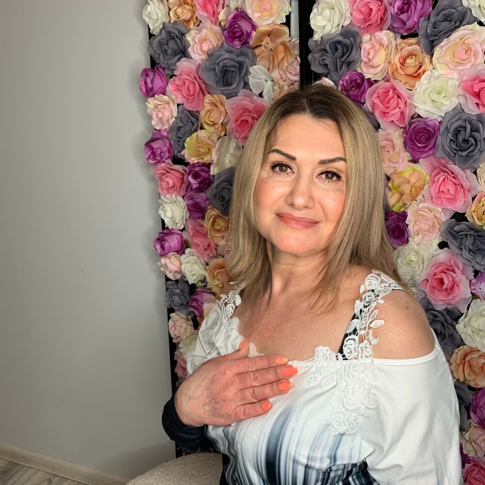 Isabella Sexy Milf