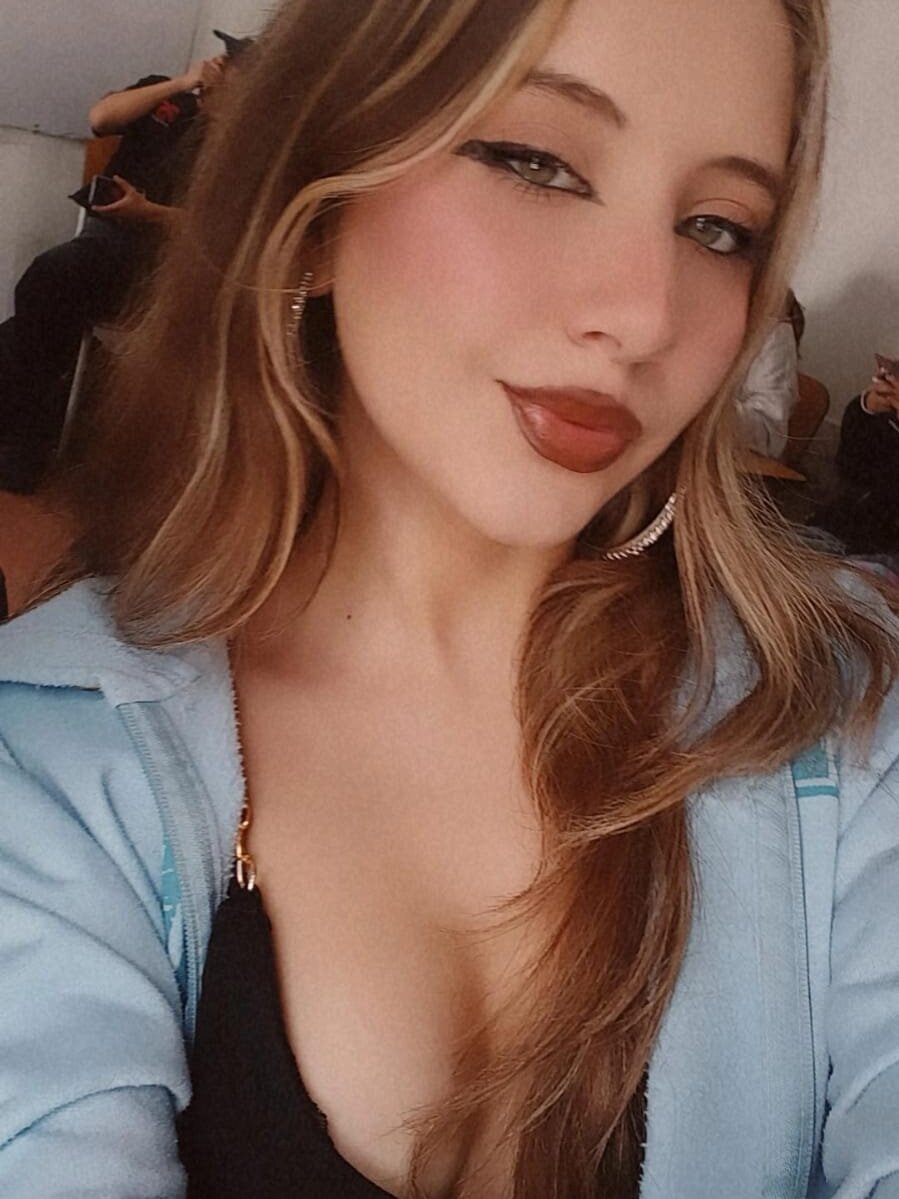 Emily_Evanss18's chat room