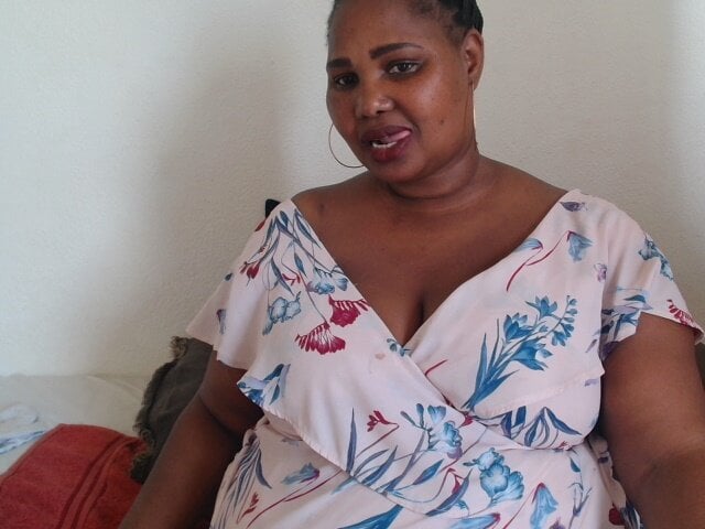 Live sex webcam photo for ThickSexyMelons #289992074