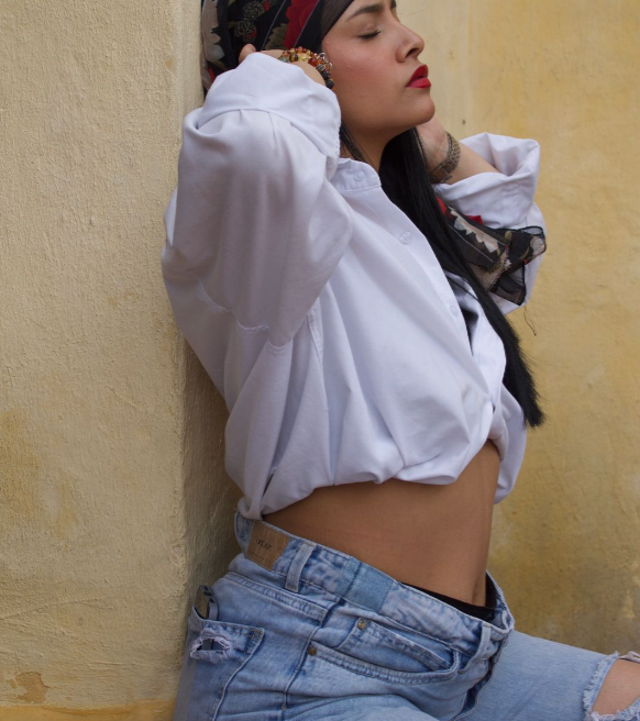 IsabelleColette live cam model at StripChat