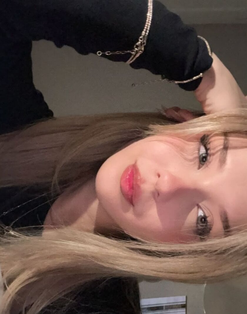 zeezeee3434 Adlı Modelin Çevrimdışı XXX Sohbeti