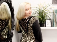 BlondeNica's Offline Chat Room