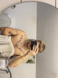 moimoi_moi's webcam live show