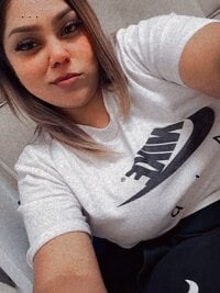 Wet-Spicy_indian_Mum's Webcam Show