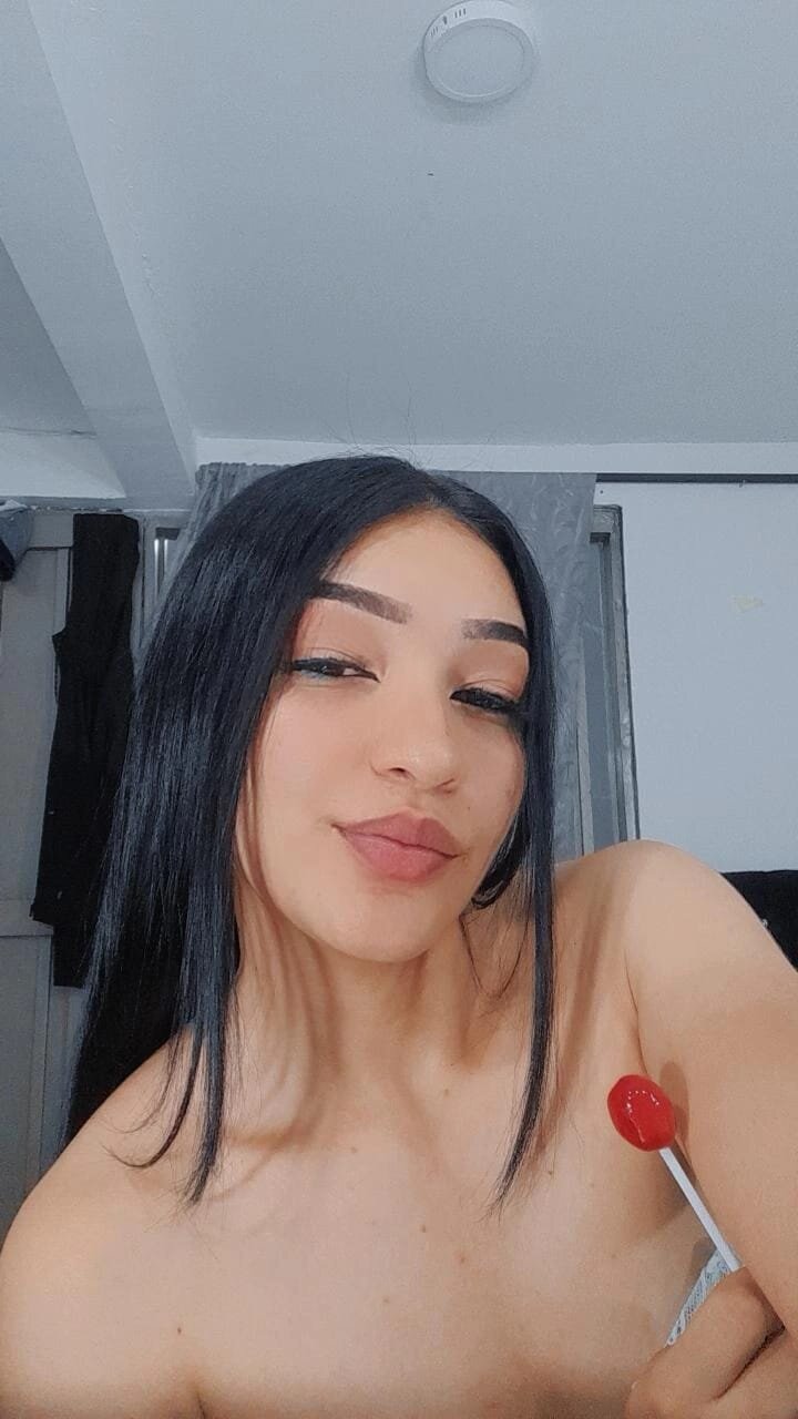 Mia_83_