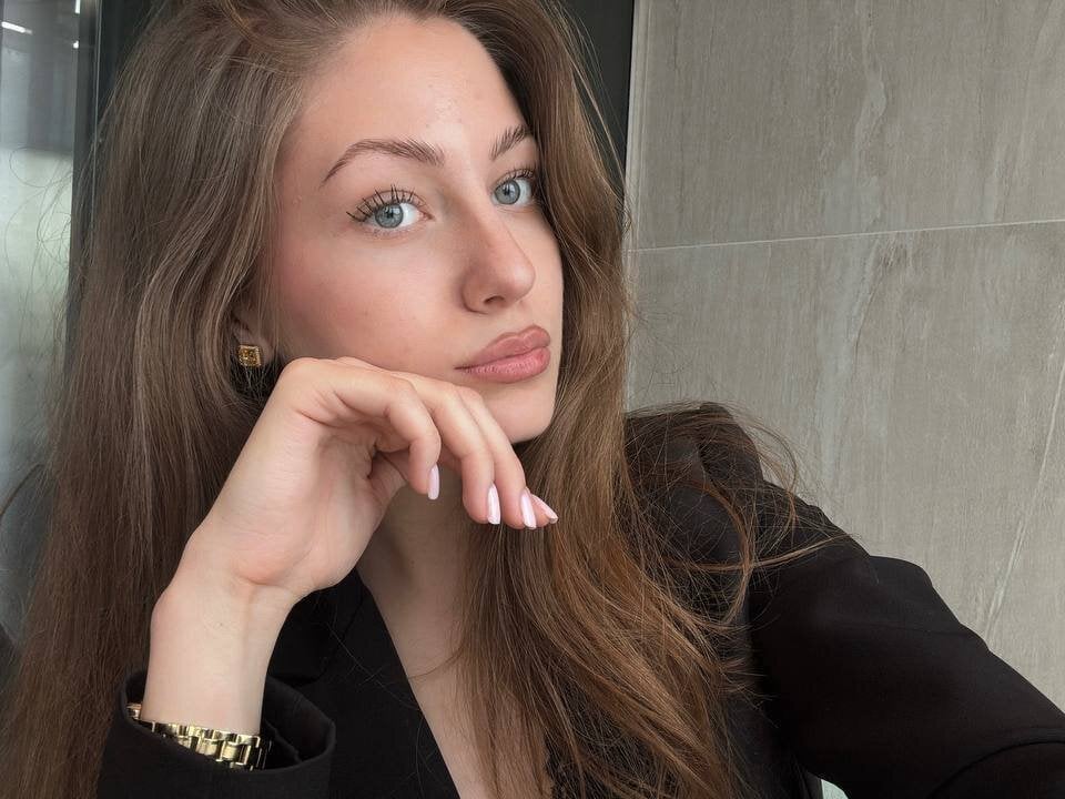 privat-livecam.com bellapinneo livesex profile in white cams