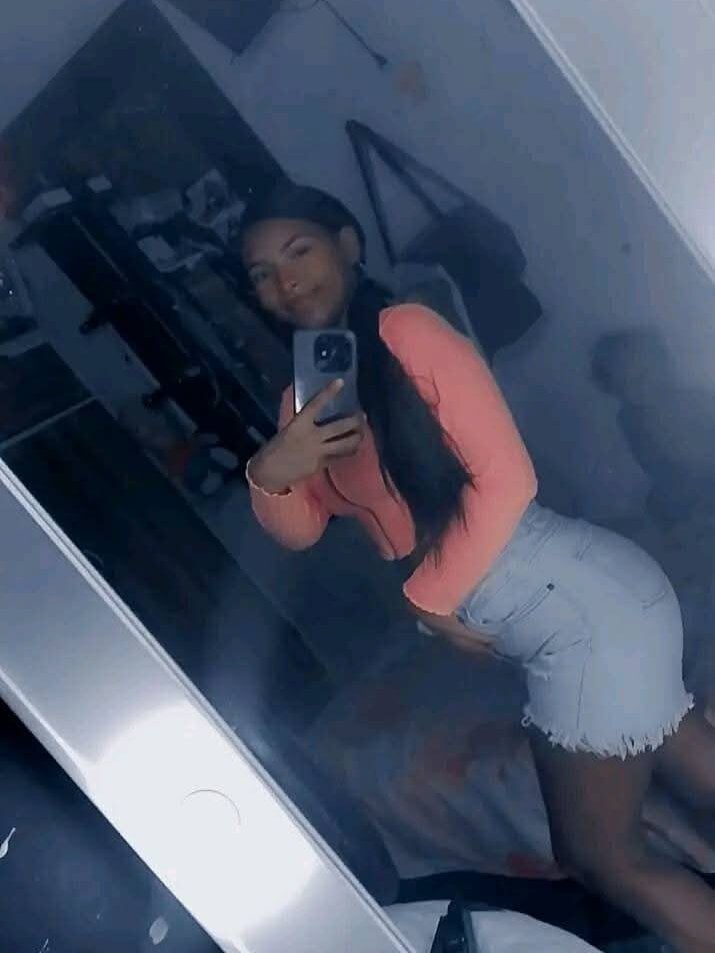 livesexr.com nyra_kc livesex profile in curvy cams