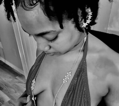 Hazel_Red - middle priced privates ebony
