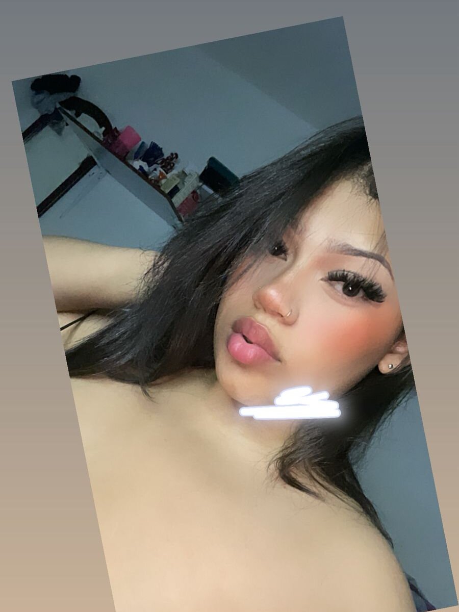 watchgirlcam.com scarlettlee8 livesex profile in somewhere-in-poland cams