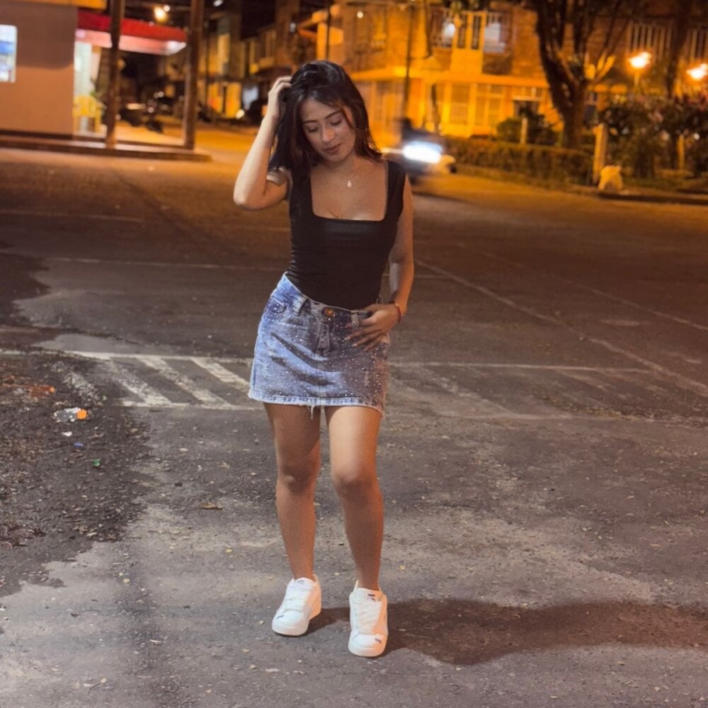 sexlivecamsites.com princess_sucker livesex profile in isle-of-beatiful-women cams