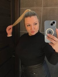 MilaLove__'s webcam live show