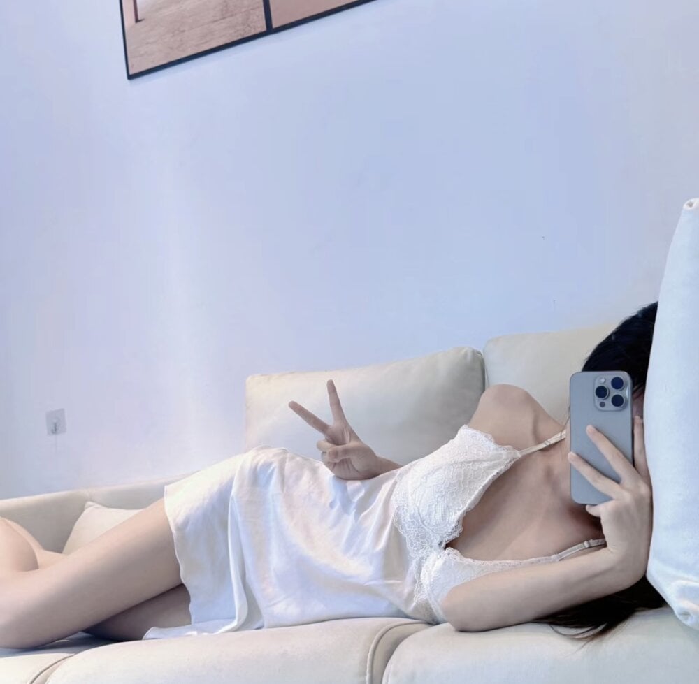 DemyDD nude on cam A