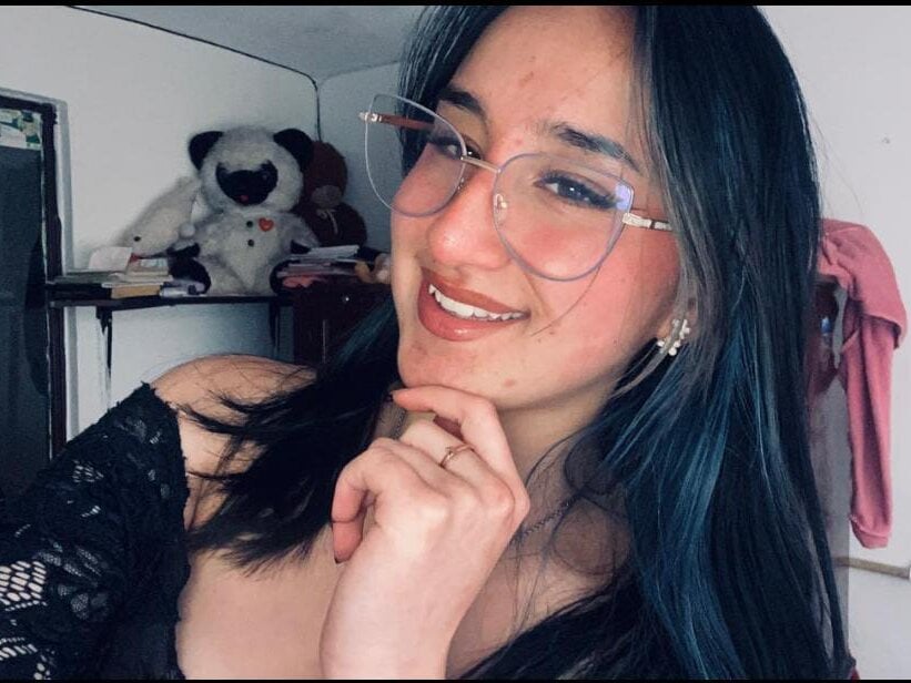 onaircams.com charlottestuart livesex profile in came-from-another-planet-to-find-friends cams