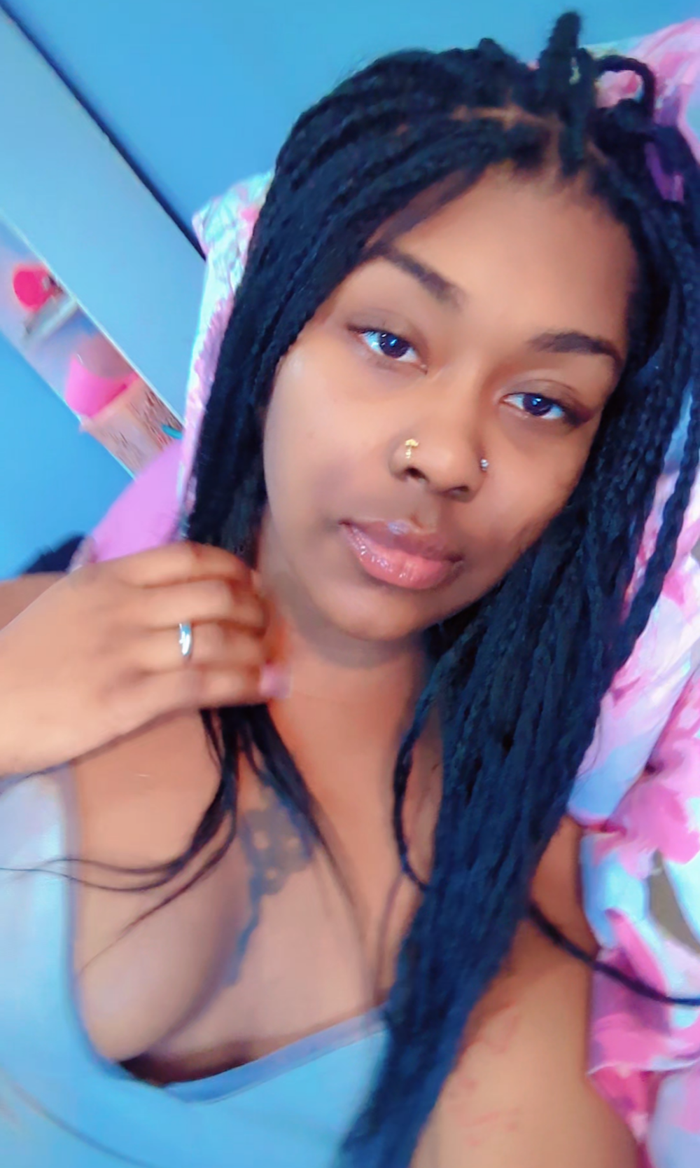 ebonycatlisaaaalime's chat room
