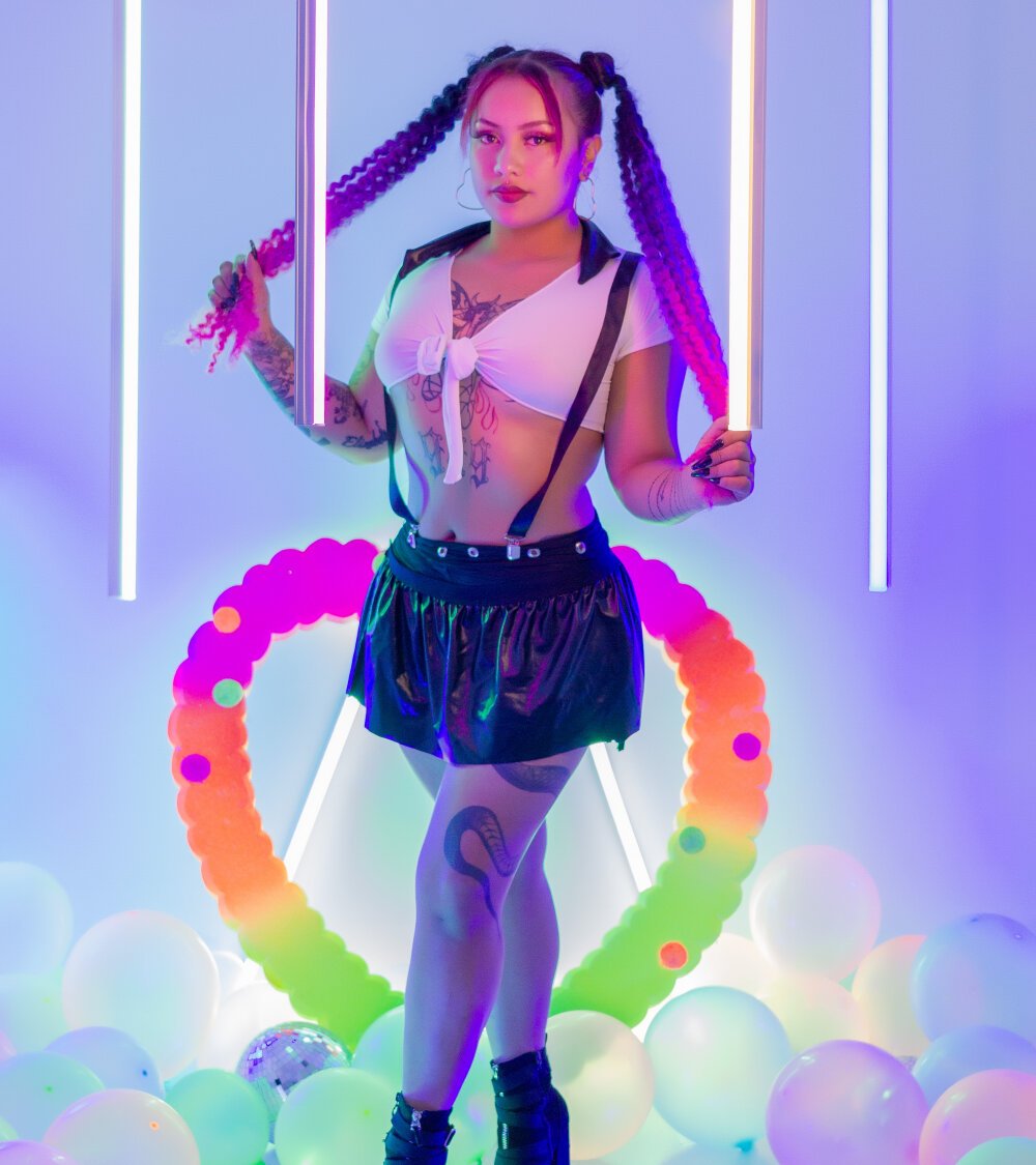 Angie99_gh's Offline Chat Room