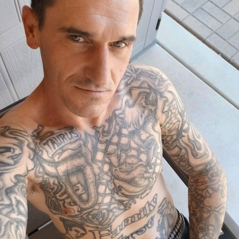 charles267306 from stripchat