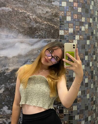 isadora_artinan 🍽 live naked cam