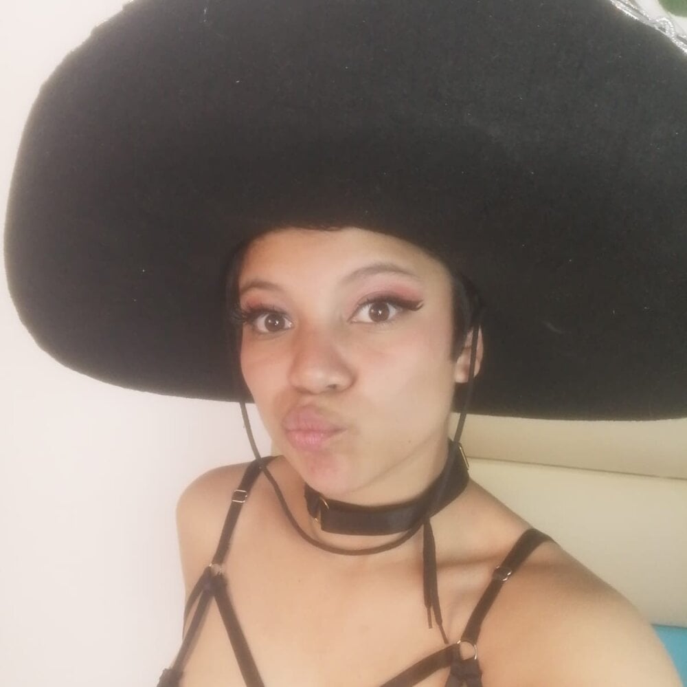 Live sex webcam photo for Afroditaikeus #282090950