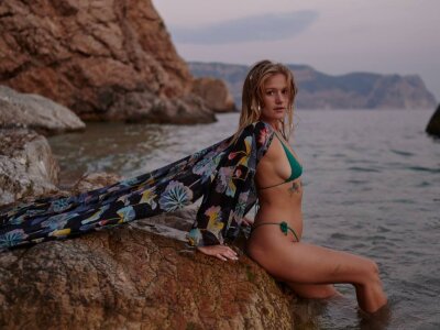 Hannah_levis__ private show
